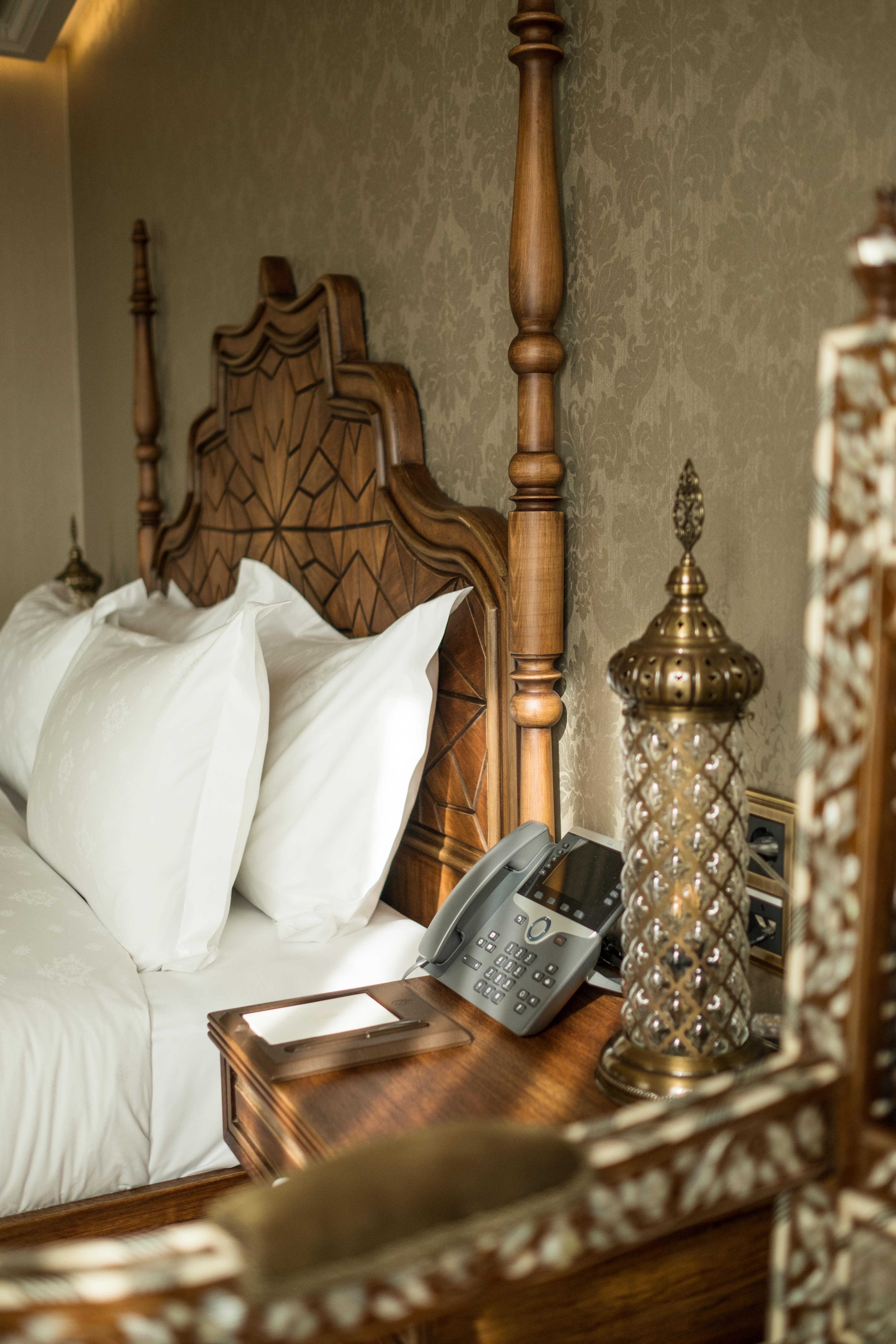 Ajwa Sultanahmet - Preferred Hotels Lvx Collection Isztambul Kültér fotó A telephone in a hotel room