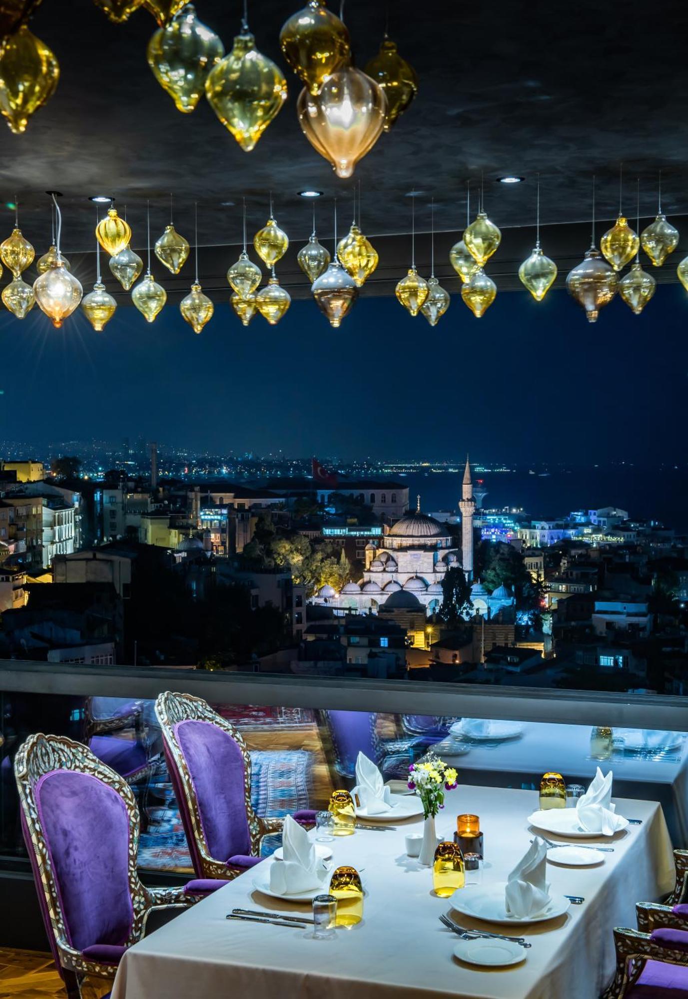 Ajwa Sultanahmet - Preferred Hotels Lvx Collection Isztambul Kültér fotó View of the city from the hotel